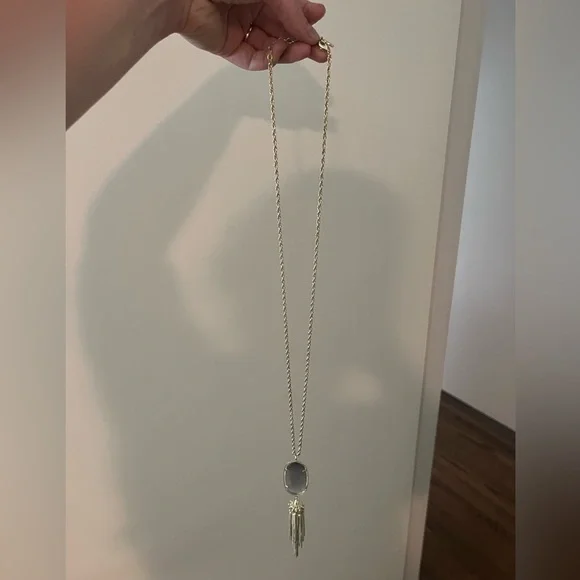 Kendra Scott Long Gold Neckless - Picture 5 of 5